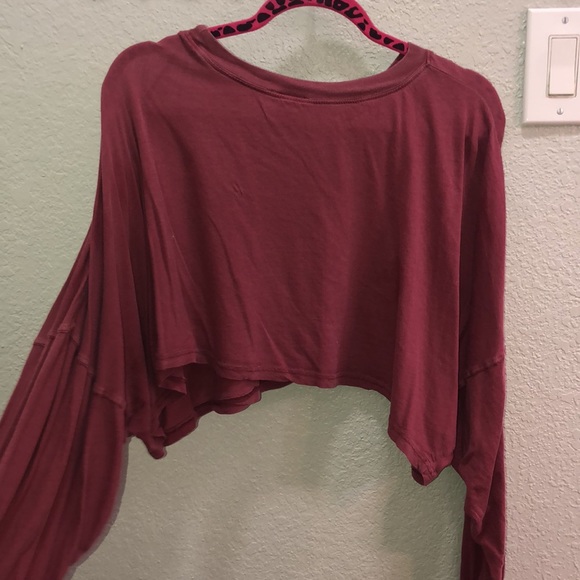 Very flowy maroon crop - Picture 4 of 6